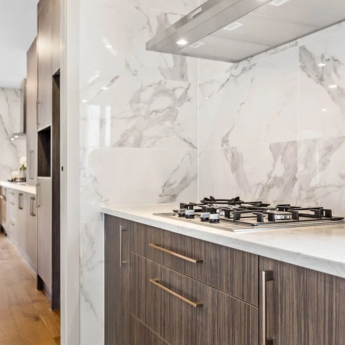 Carrara White Polished 400x800 400x800x10mm tile NZ — image 3